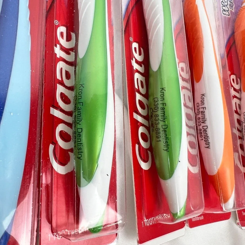 Colgate Wave ZigZag Soft Compact Toothbrush Lot of 9‎
